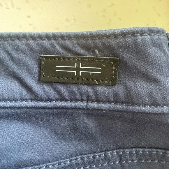 Liverpool Women’s The Skinny Ankle Pant. like New. Size 6/28. Navy Blue - Picture 3 of 4